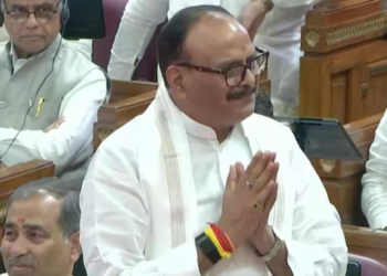 UP Assembly में Nari Shakti Vandan Adhiniyam पर भारी हंगामा, Brajesh Pathak ने विपक्ष से की अपील