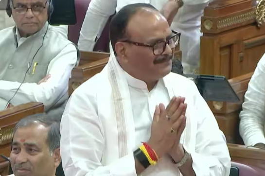 UP Assembly में Nari Shakti Vandan Adhiniyam पर भारी हंगामा, Brajesh Pathak ने विपक्ष से की अपील