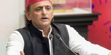 UP Politics Turmoil अखिलेश यादव ने भाजपा के पोस्टर को बताया घृणित मानसिकता का प्रतीक, जमकर साधा निशाना