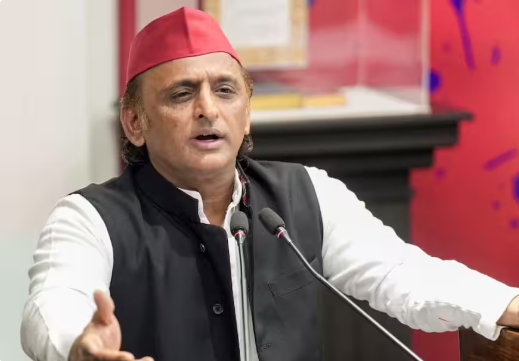 UP Politics Turmoil अखिलेश यादव ने भाजपा के पोस्टर को बताया घृणित मानसिकता का प्रतीक, जमकर साधा निशाना