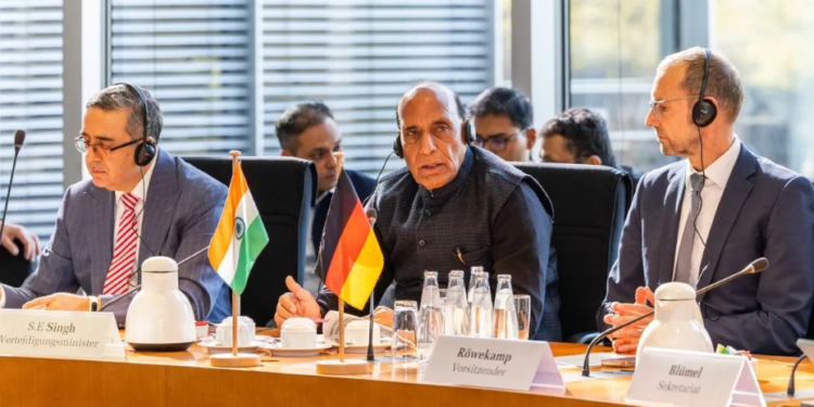 West Asia Conflict: वैश्विक अस्थिरता के बीच राजनाथ सिंह का बर्लिन में संबोधन