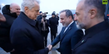 US से युद्ध की आशंकाओं के बीच Islamabad से सीधे Russia पहुंचे Abbas Araghchi