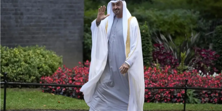 SAUDI ARABIA के साथ प्रतिस्पर्धा और UAE का नया आर्थिक रास्ता