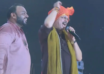 Sarojininagar Dharmotsav Event: भक्तिमय सुरों से गूंजा लखनऊ का नटकुर मैदान, कन्हैया मित्तल के भजनों पर झूमे राम भक्त