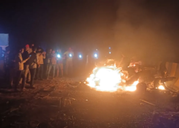 Mirzapur Truck Accident: मिर्जापुर में अनियंत्रित ट्रक ने बरपाया काल, कार में आग लगने से कई जिंदगियां हुई राख