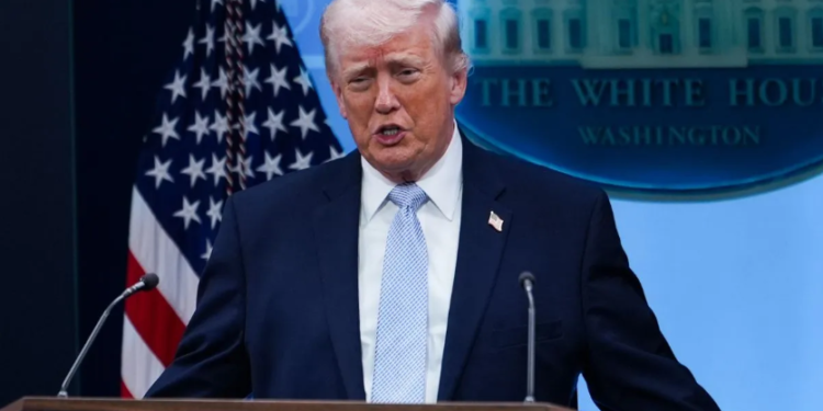 Iran Military Crisis: क्या रुक पाएगी तेहरान की सैन्य ताकत? US Economic Sanctions और ‘No-Exemption Policy’ का वैश्विक राजनीति पर असर