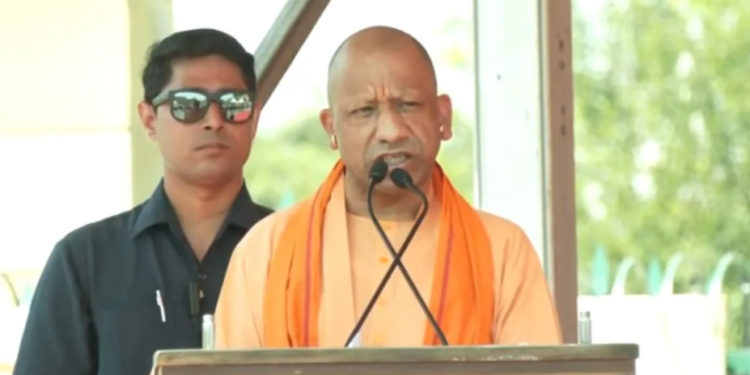 Women Empowerment March: लखनऊ में नारी शक्ति का गर्जन, विपक्ष के खिलाफ मुख्यमंत्री योगी का पैदल मार्च