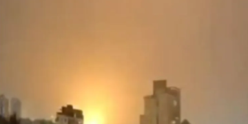 US-Israel के लिए ‘Wake-up Call’: ईरानी मिसाइल हमले से कांपा Petah Tikva, क्या अब बदलेगी युद्ध की दिशा?