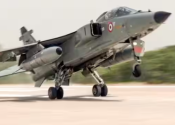 IAF Sultanpur Operation: सुलतानपुर में वायुसेना की गगनभेदी गर्जना और एक्सप्रेस-वे पर लड़ाकू विमानों का युद्धाभ्यास