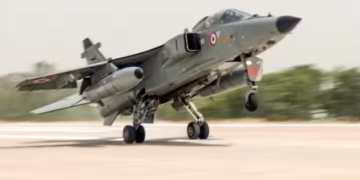 IAF Sultanpur Operation: सुलतानपुर में वायुसेना की गगनभेदी गर्जना और एक्सप्रेस-वे पर लड़ाकू विमानों का युद्धाभ्यास