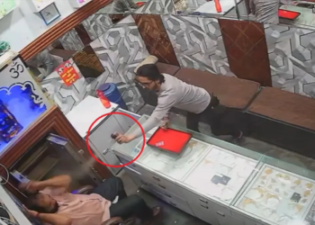Gold Ring Robbery: ग्रेटर नोएडा में ग्राहक के वेश में आए लुटेरे ने ज्वेलर को बनाया निशाना, स्प्रे के हमले से दिया वारदात को अंजाम