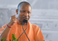 YOGI JANTA DARSHAN: बीमार बच्चे के उपचार के लिए मुख्यमंत्री ने खोला सरकारी खजाना, अधिकारियों को दी चेतावनी