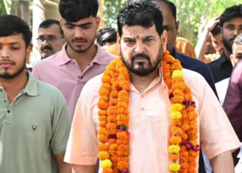 Brijbhushan Sharan Singh के सपा में शामिल होने की अटकलों पर Akhilesh Yadav का बयान