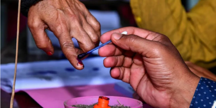 High Court Intervention in UP Polls: इलाहाबाद हाईकोर्ट पहुंचा पंचायत चुनाव का मामला; 26 मई को खत्म हो रहा कार्यकाल, क्या लगेंगे Administrators?