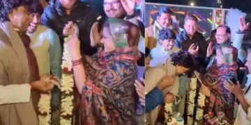 अभिनेता Ashutosh Rana और अभिनेत्री Renuka Shahane ने रचाई दोबारा शादी, दमोह में सात फेरे लेने वाले इस प्यारे कपल ने पूरे किए अपनी वैवाहिक जिंदगी के 25 साल