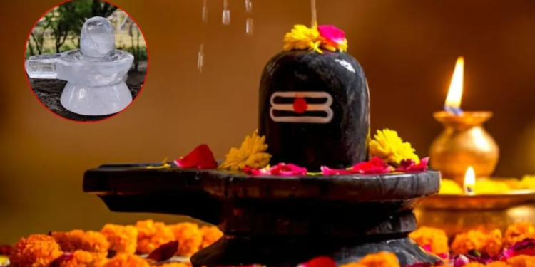 घर में शिवलिंग स्थापना का महा-महत्व: काला या सफेद शिवलिंग में से कौन सा है आपके घर के लिए सबसे शुभ? जानें शिवलिंग की सही स्थापना, उचित आकार और पूजा के वे अनिवार्य नियम जो बढ़ाएंगे आपके जीवन में सुख-समृद्धि और सकारात्मक ऊर्जा