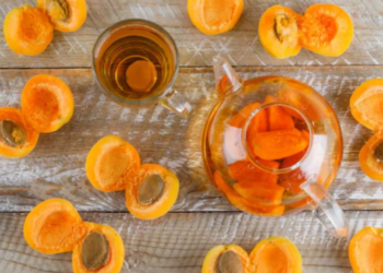 🌟 चमत्कारी आयुर्वेदिक वरदान: रोज सुबह खाली पेट खुबानी (Apricot) का जादुई पानी पीने और भीगी हुई खुबानी खाने के अकल्पनीय स्वास्थ्य लाभ—जो आपके पाचन तंत्र को बनाएंगे फौलादी, चेहरे पर लाएंगे बेदाग कुदरती निखार, और शरीर से एनीमिया (खून की कमी) से लेकर दिल की बीमारियों तक के खतरे को करेंगे जड़ से खत्म! 🌟