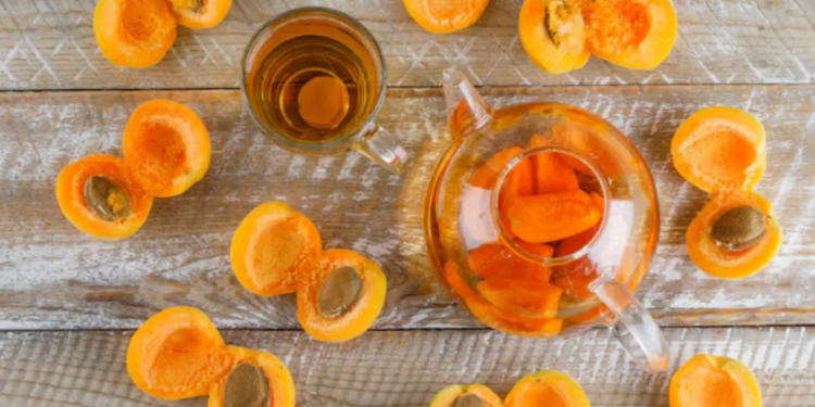🌟 चमत्कारी आयुर्वेदिक वरदान: रोज सुबह खाली पेट खुबानी (Apricot) का जादुई पानी पीने और भीगी हुई खुबानी खाने के अकल्पनीय स्वास्थ्य लाभ—जो आपके पाचन तंत्र को बनाएंगे फौलादी, चेहरे पर लाएंगे बेदाग कुदरती निखार, और शरीर से एनीमिया (खून की कमी) से लेकर दिल की बीमारियों तक के खतरे को करेंगे जड़ से खत्म! 🌟