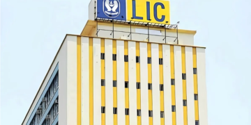 LIC की दो नई जॉइंट लाइफ इंश्योरेंस योजनाएं: पति-पत्नी के लिए आर्थिक सुरक्षा का स्वर्णिम अवसर, न्यू जीवन साथी (सिंगल व लिमिटेड प्रीमियम) प्लान की मुख्य विशेषताएं, गारंटीड रिटर्न और मैच्योरिटी बेनेफिट्स से जुड़ी संपूर्ण मार्गदर्शिका