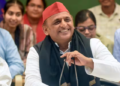 PRAYAGRAJ में Akhilesh Yadav का हमला: PM Narendra Modi की अपील को बताया पतन की घोषणा