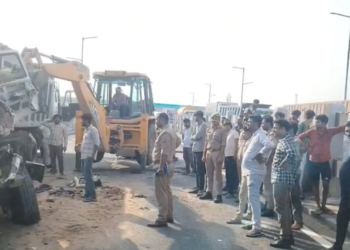 NAUBASTA Elevated Bridge पर डंपरों की टक्कर, JALAUN के दो युवकों की गई जान