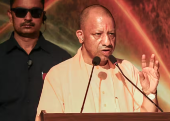 UP में तूफान और बारिश का कहर, Yogi Adityanath ने Dr. Hrishikesh Bhaskar Yashod को दिए कड़े निर्देश