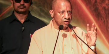 UP में तूफान और बारिश का कहर, Yogi Adityanath ने Dr. Hrishikesh Bhaskar Yashod को दिए कड़े निर्देश
