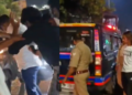 Hapur के Railway Road पर हिंसक झड़प: भीड़ ने की पिटाई, Ayan पुलिस की हिरासत में