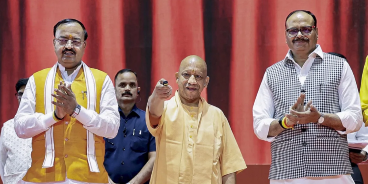 Uttar Pradesh में Yogi Adityanath सरकार की नई स्थानांतरण नीति को कैबिनेट की हरी झंडी, किसानों पर भी खास ध्यान