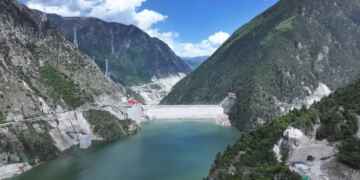 China का Motuo मेगा डैम: Yarlung Tsangpo नदी पर India और Bangladesh के लिए बना नया खतरा