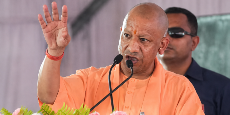 NCRB के आंकड़ों में गिरा UP का अपराध ग्राफ, Meerut, Agra और Varanasi जोन में पुलिस की भारी कार्रवाई