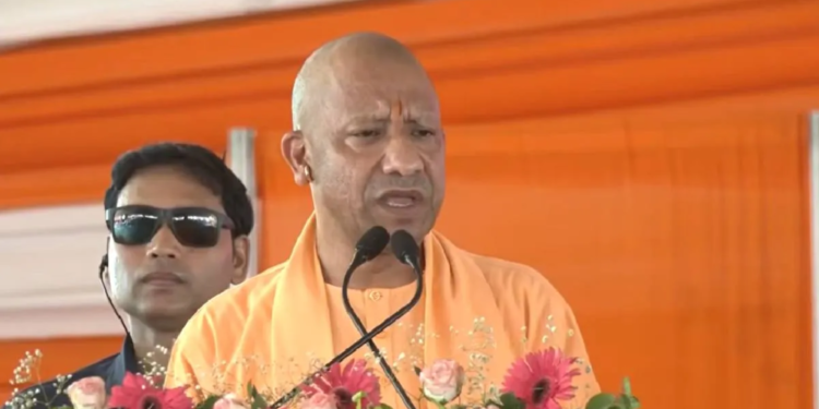 Deoria में CM Yogi Adityanath ने Ram Mandir प्रकरण पर विपक्ष को घेरा
