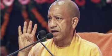 Yogi Adityanath ने Uttar Pradesh की जनता को आकाशीय बिजली और जल भराव से सतर्क रहने की दी हिदायत