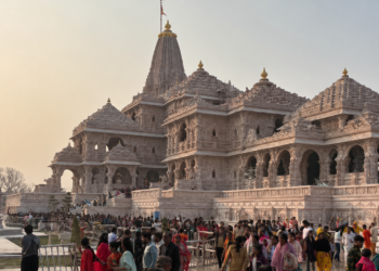 SIT की प्रारंभिक जांच रिपोर्ट से Ayodhya Ram Mandir ट्रस्ट में मचा हड़कंप ट्रस्ट के महासचिव चंपत राय समेत कई पदाधिकारी और कर्मचारियों की भूमिका भी संदिग्ध पाई गई है