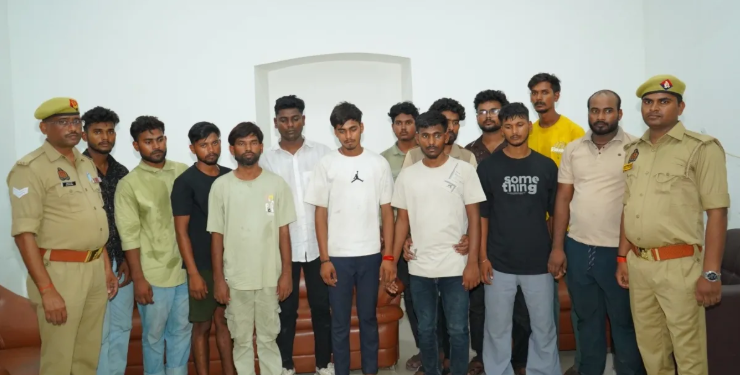 Kanpur में बड़ा साइबर भंडाफोड़: ‘फर्जी पुलिस’ और अश्लील वीडियो के नाम पर 2 करोड़ की ठगी, 13 अरेस्ट