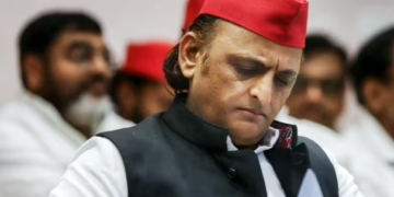 Samajwadi Party के नेता Ram Gopal Yadav पर WhatsApp का बड़ा एक्शन, 31 जुलाई तक नहीं भेज पाएंगे मैसेज