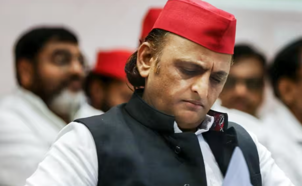 Samajwadi Party के नेता Ram Gopal Yadav पर WhatsApp का बड़ा एक्शन, 31 जुलाई तक नहीं भेज पाएंगे मैसेज