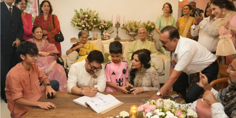 Aamir Khan और Gauri Spratt ने Mumbai के Bandra में रचाई अपनी शादी