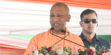 Uttar Pradesh में दंगे और आस्था पर प्रहार को लेकर Yogi Adityanath का Gorakhpur से विपक्ष पर जोरदार हमला