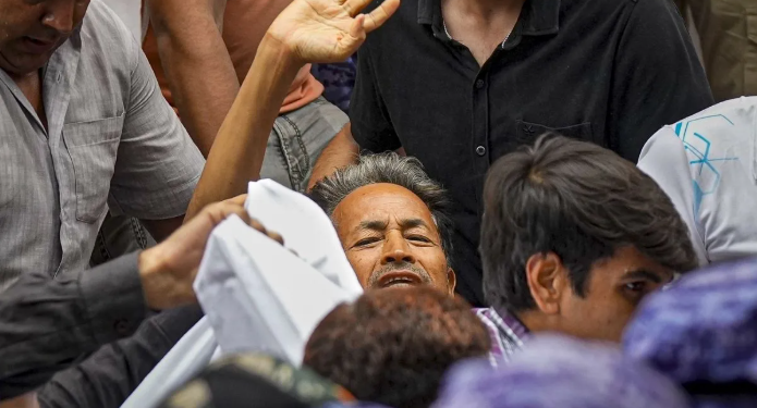 Sonam Wangchuk के अस्पताल जाने के बाद Delhi Police ने Jantar Mantar कराया खाली, Dharmendra Pradhan के इस्तीफे की थी मांग