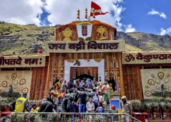 Ayodhya के Ram Mandir में करोड़ों की चोरी, SIT कर रही जांच और Badrinath Dham में भी उठे सवाल