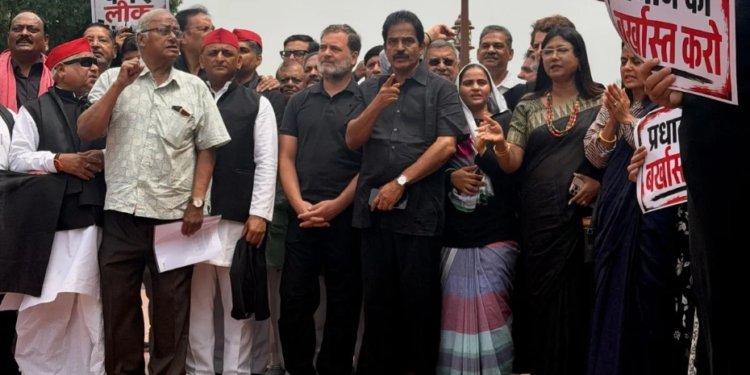 Rahul Gandhi और Priyanka Gandhi की हिरासत पर बवाल, Dharmendra Pradhan के इस्तीफे की मांग