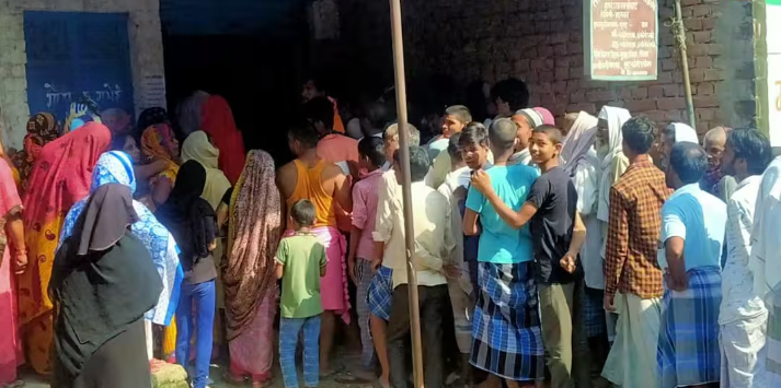 Uttar Pradesh के कोटेदारों का बड़ा प्रदर्शन, Charbagh पर रोके जाने के बाद दी राशन रोकने की धमकी
