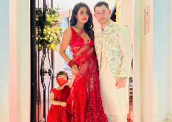 Global Star Priyanka Chopra ने बेटी Malti Marie को सिखाया दुर्गा सप्तशती का पाठ, Hyderabad में शूटिंग के बीच वीडियो वायरल