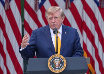 DHS के नए नियम से America में H-1B Visa पाना होगा बेहद महंगा, Donald Trump प्रशासन का बड़ा कदम