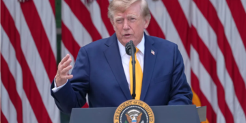 DHS के नए नियम से America में H-1B Visa पाना होगा बेहद महंगा, Donald Trump प्रशासन का बड़ा कदम