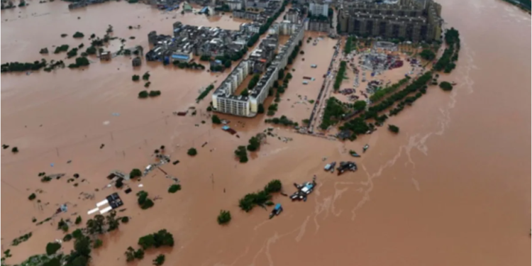 Typhoon Saudel ने Japan के Okinawa में मचाई भयंकर तबाही