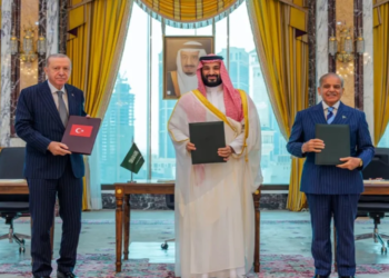 Makkah में हुआ त्रिपक्षीय रक्षा करार: Hakan Fidan ने कहा- यह क्षेत्रीय सुरक्षा का नया मॉडल है