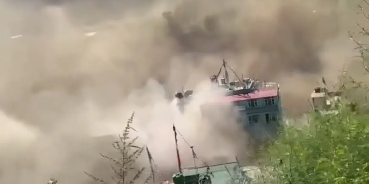 Tibet की ओर से आक्रामक हुई Bhote Koshi, Nepal के 5 जिलों पर गहराया संकट