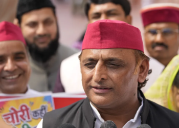 UP Politics में सपा प्रमुख अखिलेश यादव के कटाक्ष और NDA गठबंधन पर तंज